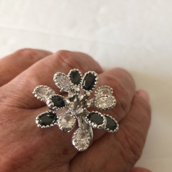 VTG Black Fx Onyx & Clear CZ Flower Silver Color Cocktail Ring Gorgeous Sz.8 - Picture 7 of 9